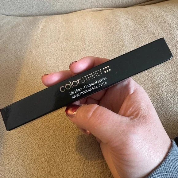 Color Street Lip Liner - Dynamite (Red) - Picture 2 of 4